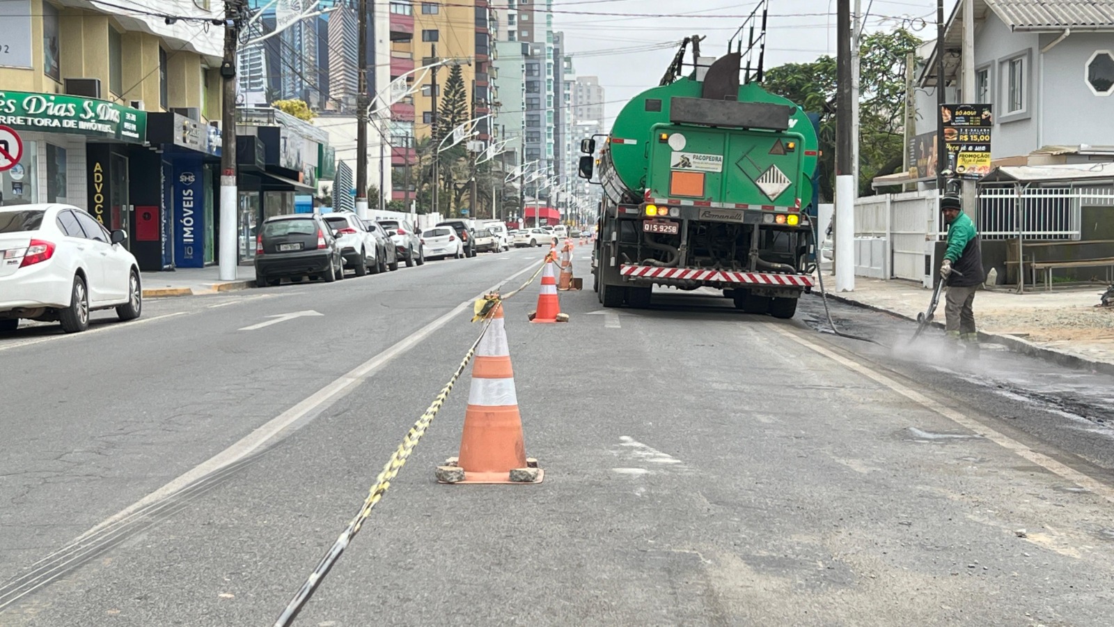 CASAN avança com redes coletoras na Avenida Nereu Ramos em Balneário Piçarras